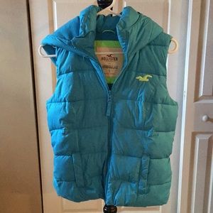 NWOT: Hollister hooded puffer.